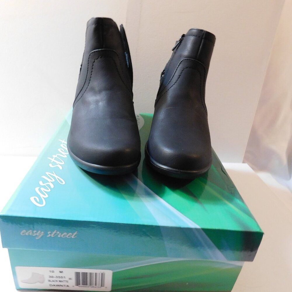 Easy Street Dawnta Black Ankle Boots - Woman's Size 10 NEW IN BOX